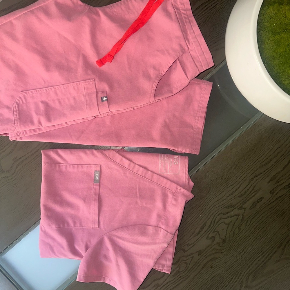 Figs Pink scrub set